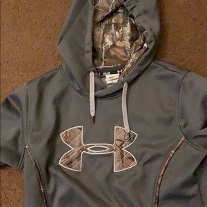 Women’s underarmour hoodie with camouflage accent